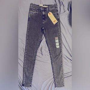 Levi’s super high rise skinny size 25